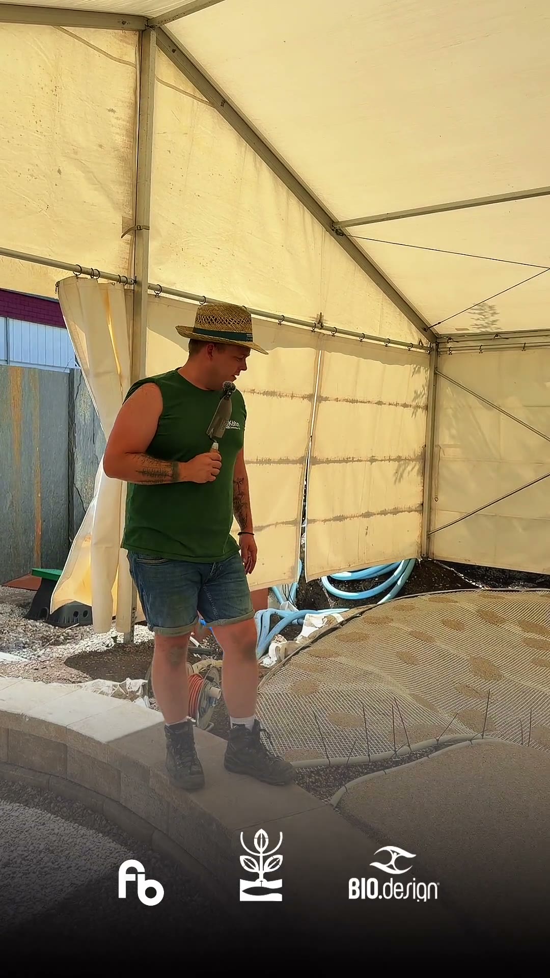Deckschicht wird eingebaut
