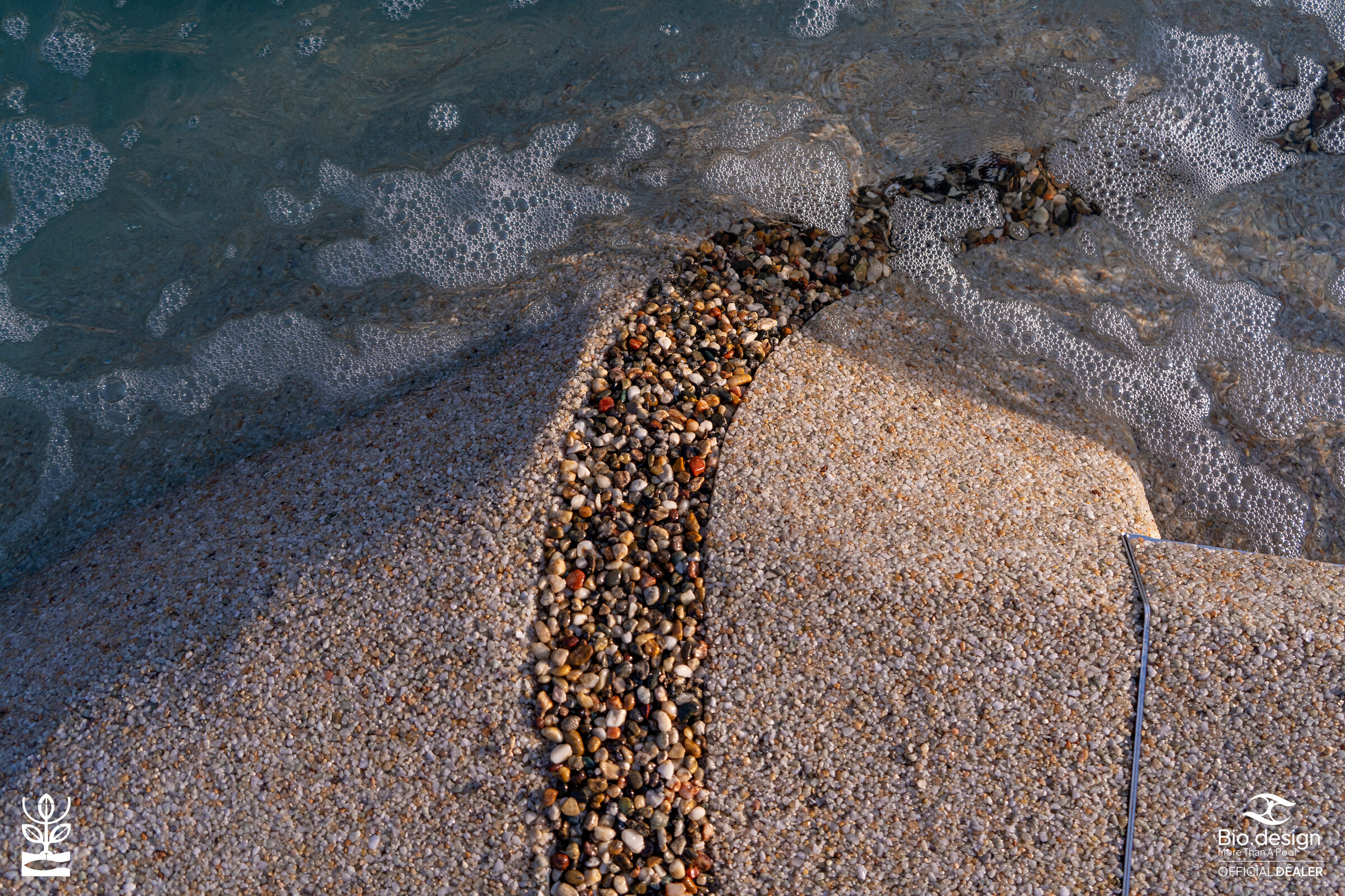 Kiesel-Dehnfuge am Wasser, top-down